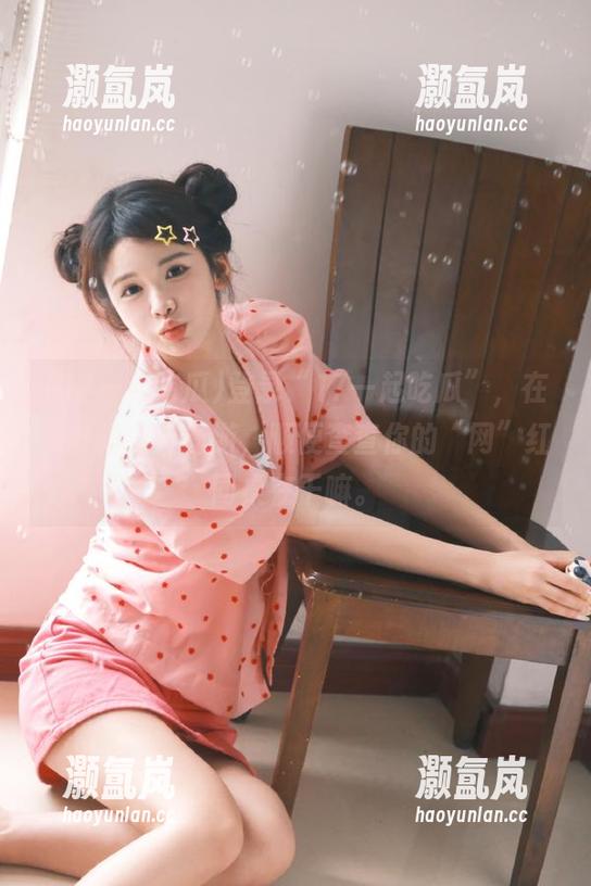 17一起吃瓜 登录“17一起吃瓜”,在八卦海洋中遨游,顺便查查你的“网”红同桌在干嘛。