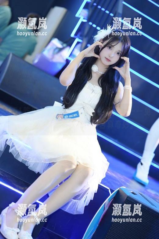 ccgg51吃瓜里的新玩法——免费体验吃瓜配香蕉，组合真奇妙。