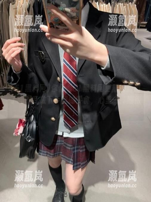 51黑料网 你们看51黑料网更新的新闻了吗?我放下手里的零食,心里一阵期待!