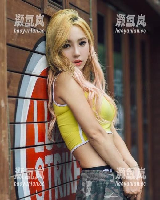 吃瓜网 吃瓜网t7wcc的网页上,八卦的气息弥漫,就像糖果商店里的气味,嗞嗞作响。