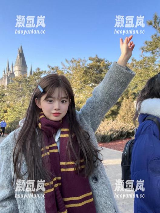 万能的吃瓜网站，随便点开一条信息，感觉整个人都在飞，莫名跟着情绪走……