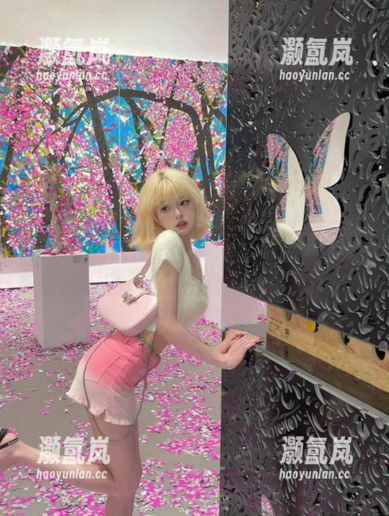 吃瓜网站 吃瓜网站在线,直达!军训神秘酒吧舞动全场!