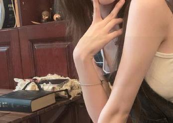 黑料传送门苹果版，每日八卦，不想打搅你发呆的心情…