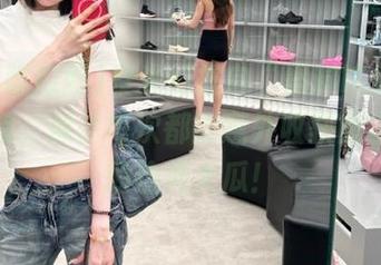 聚光灯推向“黑料吃瓜网”的链接，似乎每次都能意外收获超出预期的热点大瓜！