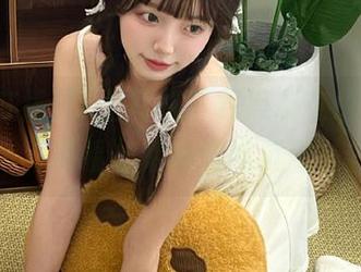 戴上耳机下载黑料在线，感受“观看”后的尴尬沉默。